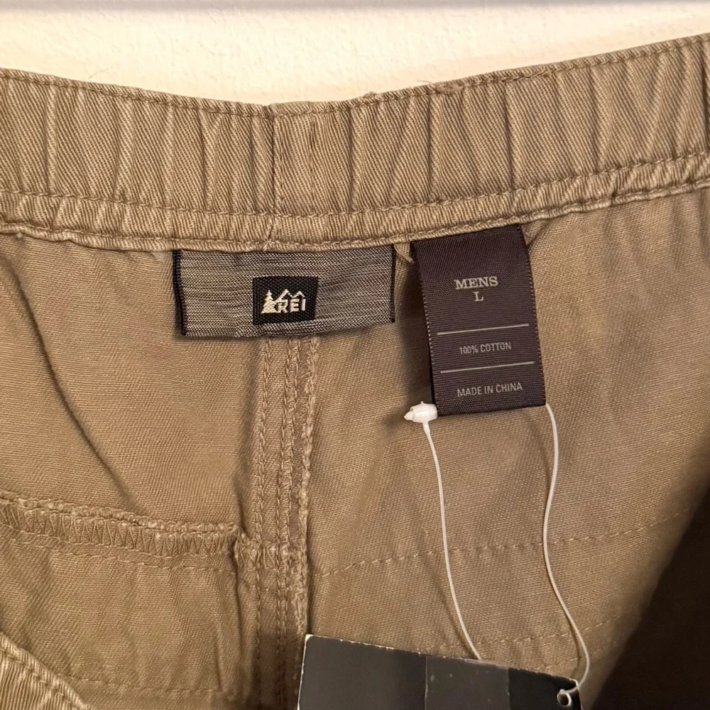 Vintage 90s REI Men’s Terra Cotton Khaki Belted Cargo Shorts 10” Inseam